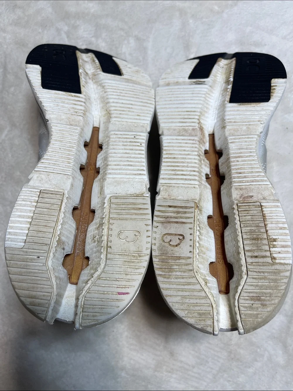 On Running Men's Sneakers in white and Tan Accents Size 9.5